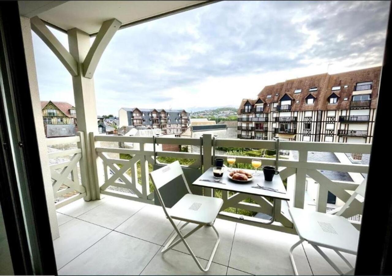 Sejour Authentique - Balcon, Parking & Wifi Ultra-Rapide Apartment Довил Екстериор снимка
